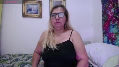 Snapshot of sara211 chatting on 04.17.26 sara online show from 04.17.26