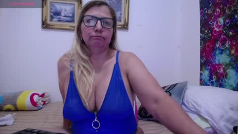 Snapshot of sara211 chatting on 05.27.26 sara online show from 05.27.26