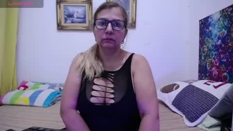 Snapshot of sara211 chatting on 06.14.26 sara online show from 06.14.26