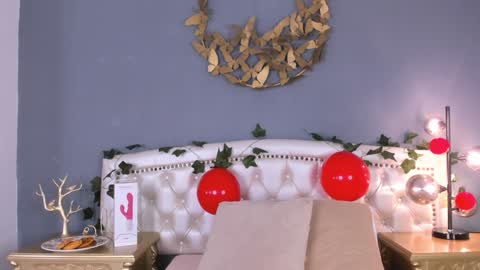 Snapshot of sara__williams chatting on 12.30.24 Sara online show from 12.30.24