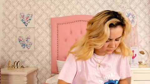 Snapshot of sara__williams chatting on 01.13.25 Sara online show from 01.13.25