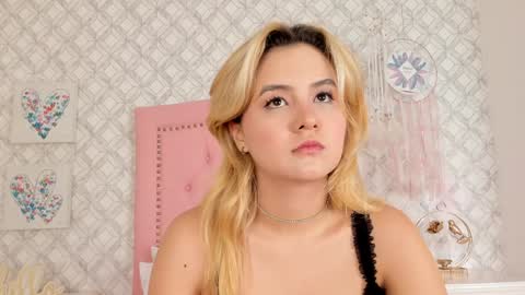 Snapshot of sara__williams chatting on 01.18.25 Sara online show from 01.18.25