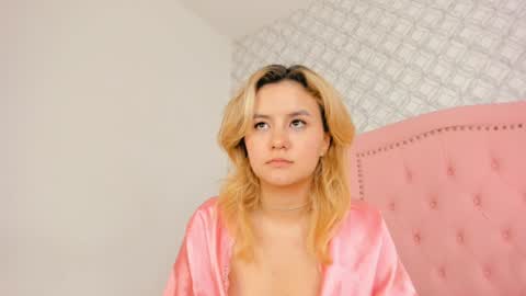 Snapshot of sara__williams chatting on 01.19.25 Sara online show from 01.19.25