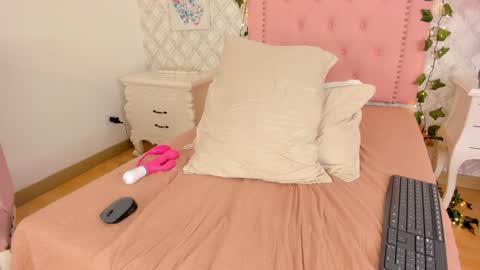 Snapshot of sara__williams chatting on 01.23.25 Sara online show from 01.23.25