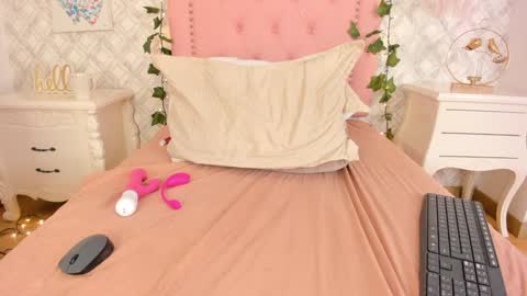 Snapshot of sara__williams chatting on 01.24.25 Sara online show from 01.24.25