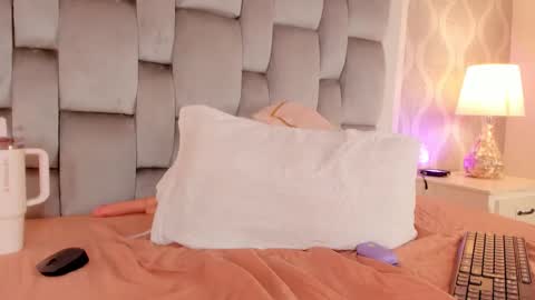 Snapshot of sara__williams chatting on 02.22.25 Sara online show from 02.22.25