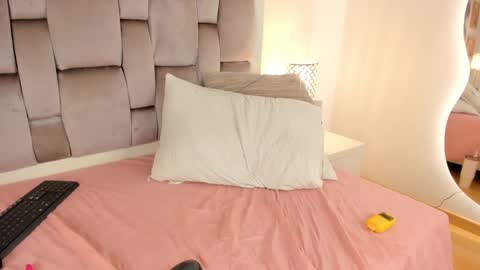 Snapshot of sara__williams chatting on 02.26.25 Sara online show from 02.26.25