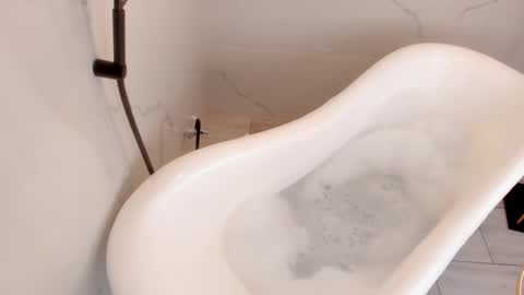 Snapshot of sara__williams chatting on 03.08.25 Sara online show from 03.08.25