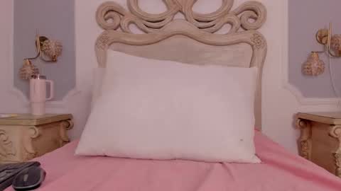 Snapshot of sara__williams chatting on 09.18.25 Sara online show from 09.18.25