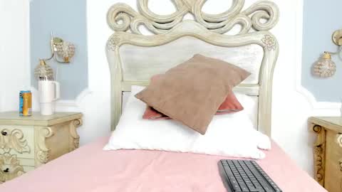 Snapshot of sara__williams chatting on 09.22.25 Sara online show from 09.22.25