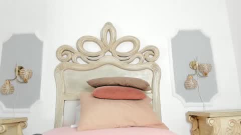 Snapshot of sara__williams chatting on 10.12.25 Sara online show from 10.12.25