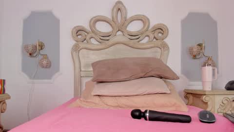 Snapshot of sara__williams chatting on 10.27.25 Sara online show from 10.27.25