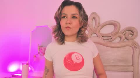 Snapshot of sara__williams chatting on 11.23.25 Sara online show from 11.23.25