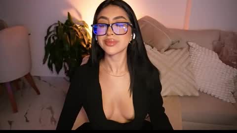 Sara  online show from 11.15.25