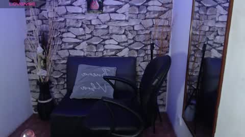 Snapshot of sara_alvarez_ chatting on 01.12.25 Sara  online show from 01.12.25