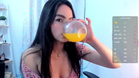 Snapshot of sara_alvarez_ chatting on 10.14.25 Sara  online show from 10.14.25