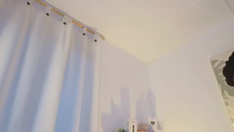 Snapshot of sara_brown04 chatting on 12.16.25 Sara online show from 12.16.25