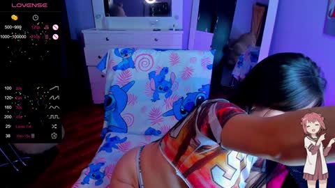 Snapshot of sara_leenn chatting on 01.11.25 online show from 01.11.25