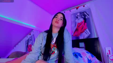 Snapshot of sara_leenn chatting on 02.23.25 online show from 02.23.25