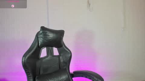 Sara Love online show from 04.21.26