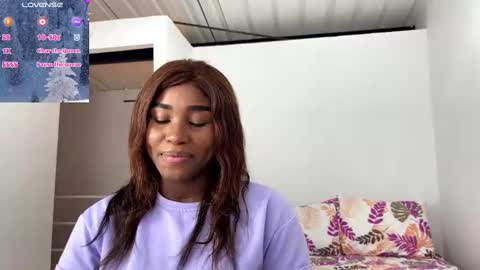 Snapshot of sara_muscle chatting on 12.06.24 Sara online show from 12.06.24