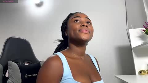 Snapshot of sara_muscle chatting on 12.30.24 Sara online show from 12.30.24