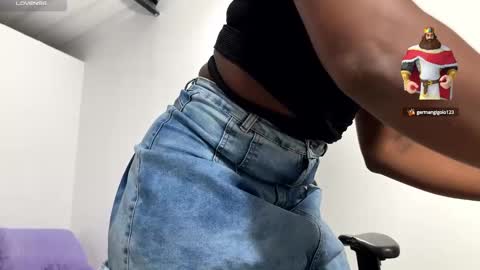 Snapshot of sara_muscle chatting on 01.15.25 Sara online show from 01.15.25