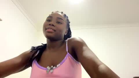 Snapshot of sara_muscle chatting on 02.09.25 Sara online show from 02.09.25