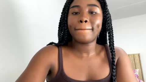 Snapshot of sara_muscle chatting on 09.10.25 Sara online show from 09.10.25