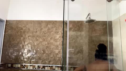 Snapshot of sara_muscle chatting on 09.13.25 Sara online show from 09.13.25