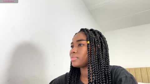 Snapshot of sara_muscle chatting on 09.16.25 Sara online show from 09.16.25