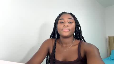 Snapshot of sara_muscle chatting on 09.19.25 Sara online show from 09.19.25