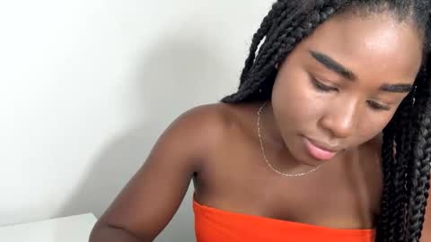 Snapshot of sara_muscle chatting on 09.21.25 Sara online show from 09.21.25