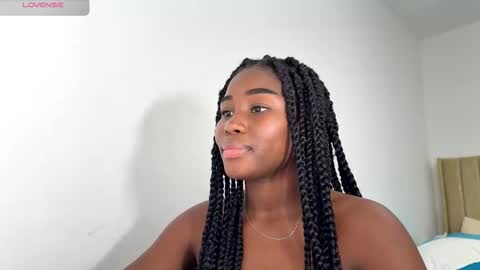 Snapshot of sara_muscle chatting on 09.24.25 Sara online show from 09.24.25