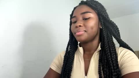 Snapshot of sara_muscle chatting on 09.26.25 Sara online show from 09.26.25