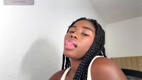 Snapshot of sara_muscle chatting on 10.02.25 Sara online show from 10.02.25