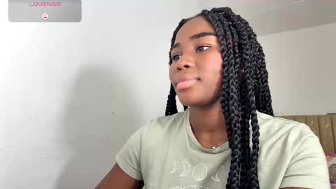 Snapshot of sara_muscle chatting on 10.05.25 Sara online show from 10.05.25