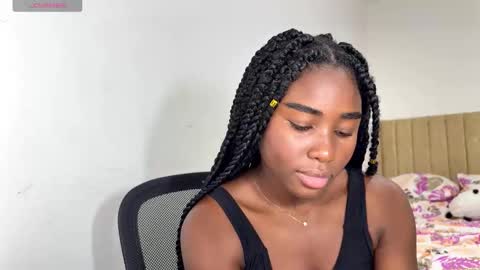 Snapshot of sara_muscle chatting on 10.10.25 Sara online show from 10.10.25