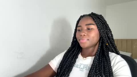 Snapshot of sara_muscle chatting on 10.23.25 Sara online show from 10.23.25