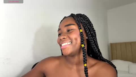 Snapshot of sara_muscle chatting on 10.29.25 Sara online show from 10.29.25