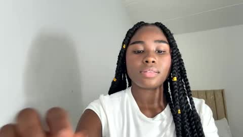 Snapshot of sara_muscle chatting on 10.31.25 Sara online show from 10.31.25