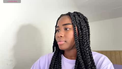 Snapshot of sara_muscle chatting on 11.05.25 Sara online show from 11.05.25