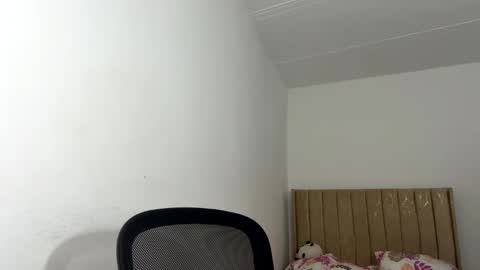 Snapshot of sara_muscle chatting on 11.09.25 Sara online show from 11.09.25