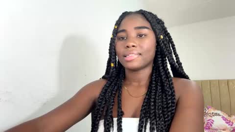 Snapshot of sara_muscle chatting on 11.10.25 Sara online show from 11.10.25