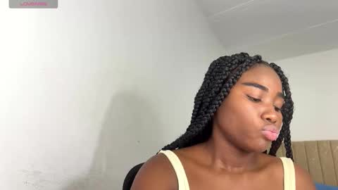 Snapshot of sara_muscle chatting on 11.18.25 Sara online show from 11.18.25