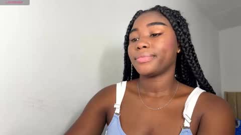 Snapshot of sara_muscle chatting on 11.25.25 Sara online show from 11.25.25