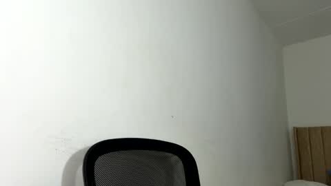 Snapshot of sara_muscle chatting on 11.26.25 Sara online show from 11.26.25