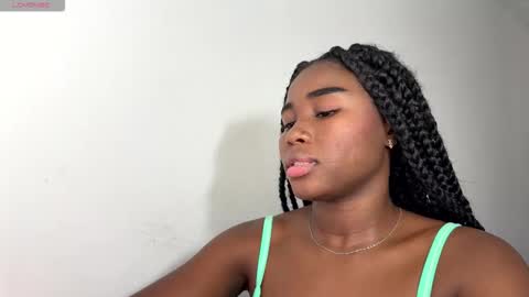 Snapshot of sara_muscle chatting on 11.27.25 Sara online show from 11.27.25