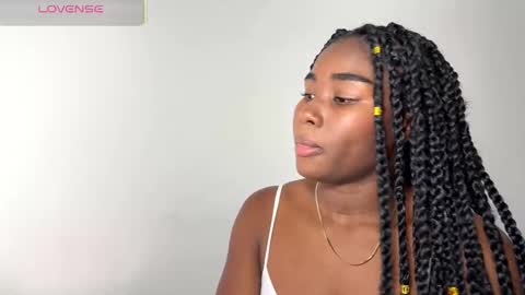 Snapshot of sara_muscle chatting on 12.04.25 Sara online show from 12.04.25