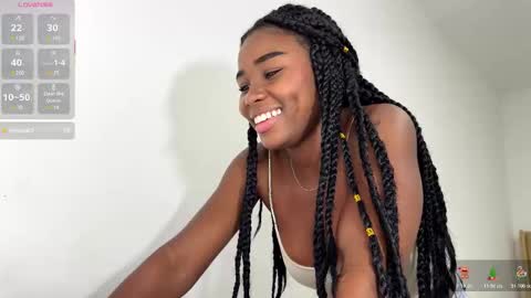 Snapshot of sara_muscle chatting on 12.14.25 Sara online show from 12.14.25